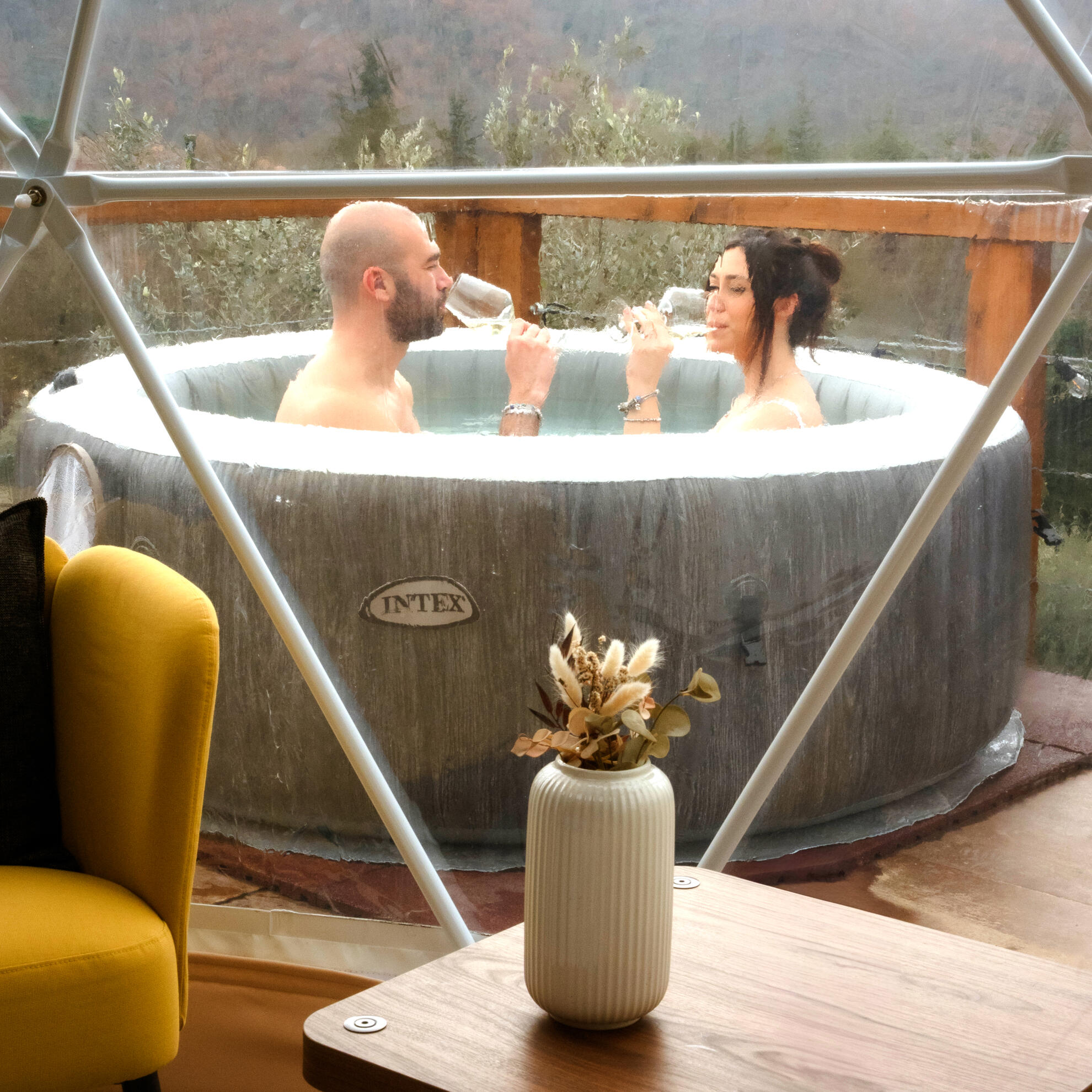 Degustazione vini glamping umbria Bolla trasparente degustazione vini